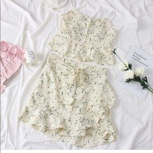 Set: Floral top & Ruffle Mini Skirt